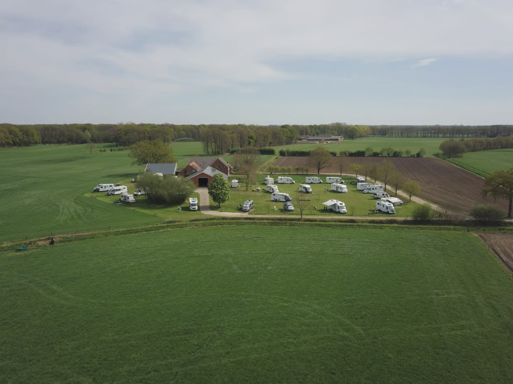 Luchtfoto van de camping en omgeving